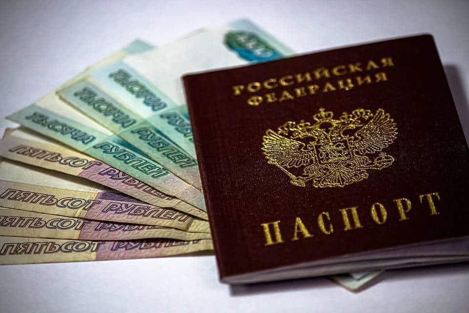 Визовый центр Италии продлил прием старых российских паспортов