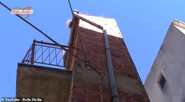 Сообщается, что Casa du Currivu «бесполезен»: внутри есть только лестница