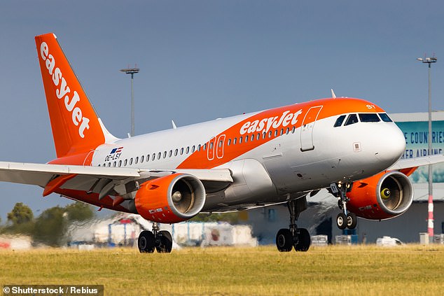 EasyJet в 2023 году перевезла более 82 миллионов пассажиров и имеет более 300 самолетов.