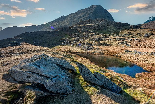 Выше — бассейны Watkins Path Pools в Сноудонии — превосходное место для дикого купания, отмечает ОС.  Ссылка на сетку ОС: SH 62645 51654