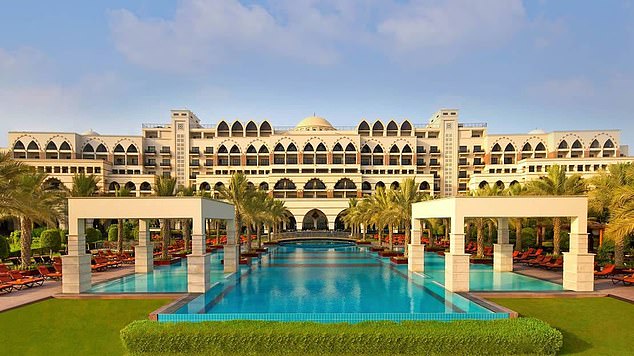 Дубайский отель Jumeirah Zabeel, где дети проживают бесплатно во время перерывов с 31 марта по 10 апреля.