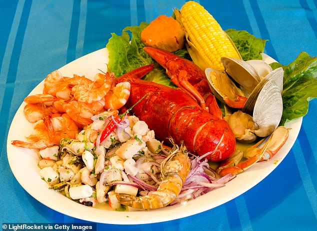 Globe@YVR и Salmon n' Bannock On The Fly предлагают блюда, в состав которых входят экологически чистые морепродукты, выловленные прямо на северо-западе Тихого океана.