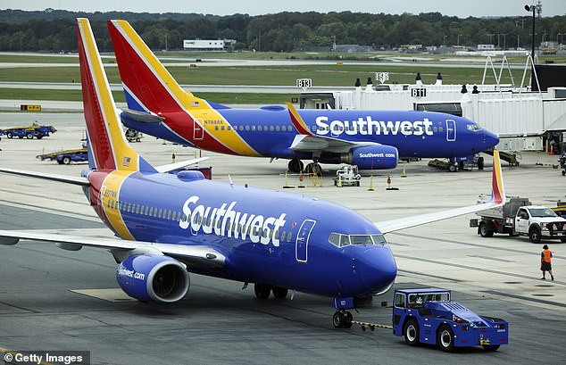 Самолет Southwest Airlines выруливает из ворот в международном аэропорту Балтимора Вашингтона имени Тергуда Маршалла, 11 октября 2021 года.