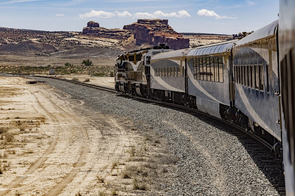 Поезда Rocky Mountaineer начали курсировать в Канаде в 1990 году и курсировали между Ванкувером, Джаспером, Банфом и Калгари – и роскошные поезда с изысканной едой и элегантно одетым персоналом оказались таким хитом, что железнодорожный оператор два года назад открыл маршрут в США.