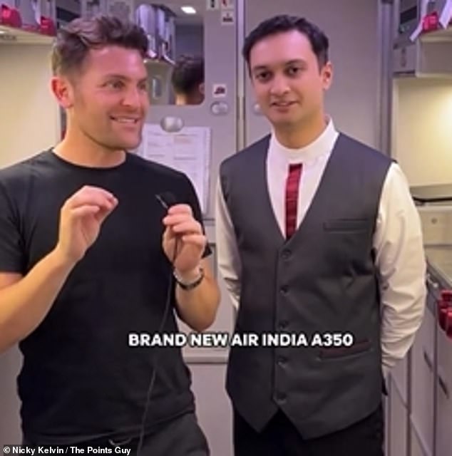 Абишек из Air India рассказывает, как дырявые бутылки с водой помогают бороться с сухостью