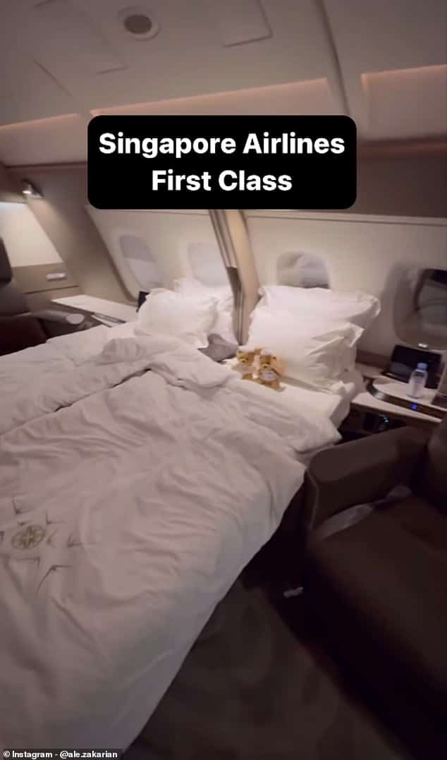 На видео, опубликованном в социальных сетях пассажиром Singapore Airlines, показан салон первого класса с двуспальной кроватью, что вызывает у путешественников одновременно трепет и утомление кошельков.