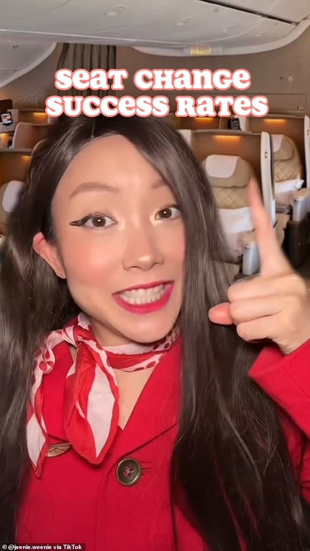Бывшая стюардесса зашла в TikTok, чтобы поделиться информацией о вероятности успешной замены мест.