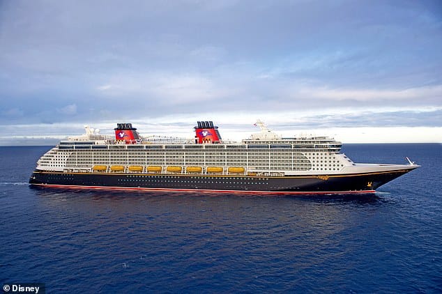 Шаник Джозеф поднялась на борт Disney Fantasy (вверху) в свой первый круиз по Диснею и рассказала восемь вещей, которые удивили ее во время путешествия.