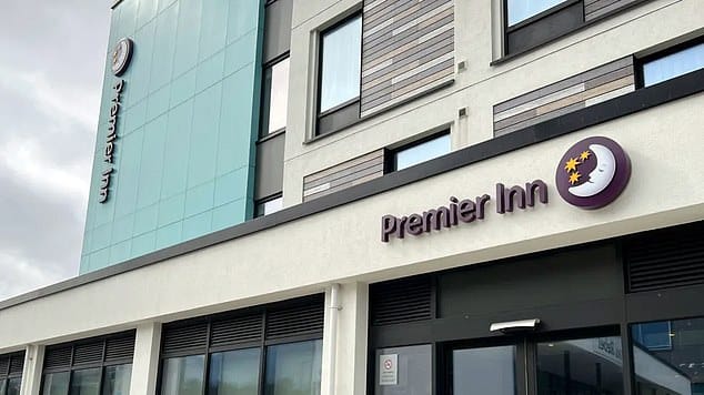 Раньше отпуск в Великобритании был дешевым вариантом, но сейчас даже бюджетные отели, такие как Premier Inn, стоят немного дорого.