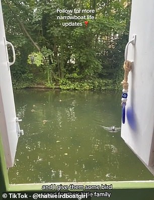 Она сказала, что владельцам барж важно уважать окружающую их природу.