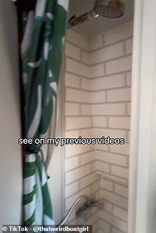 На фото душ Шеннон, который вписывается в небольшую ванную комнату.