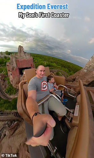 Благодаря YouTube и TikTok видеоблоги в парках развлечений стали чрезвычайно популярными.