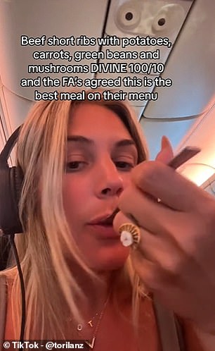Во время полета из Ниццы в Нью-Йорк создательница TikTok @torilanz перешла на Delta One и снимала все, что она ела, находясь в роскоши.