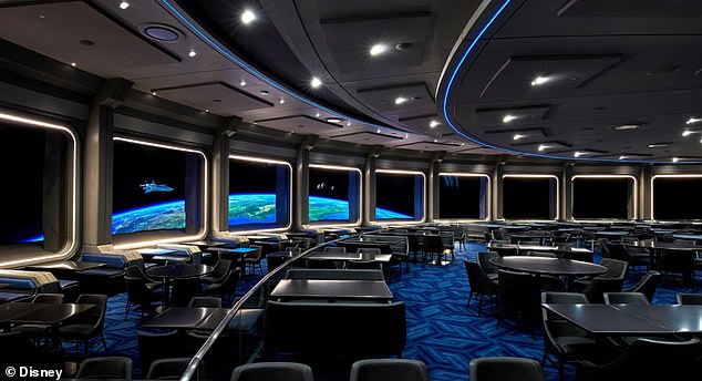 Ее второй самый достойный ресторан в мире Диснея — Space 220, который идеально подходит для начинающих астронавтов.
