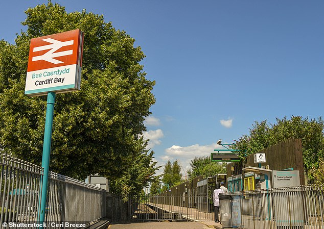 С воскресенья, 2 июня, все начинается в новую эру: компания Transport for Wales запускает совершенно новую услугу между Кардиффским заливом и Понтиприддом.