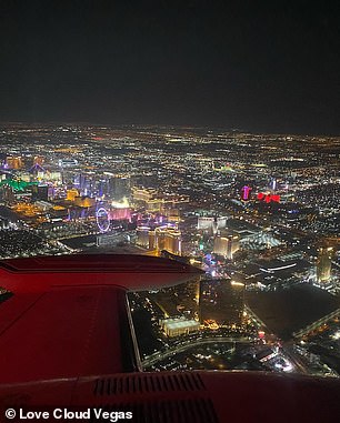 Хотя капитан Тони говорит, что может чувствовать все, что происходит сзади, он утверждает, что не видит и не слышит ничего, что делают его любимые пассажиры.  Вверху — вид с самолета ночью.