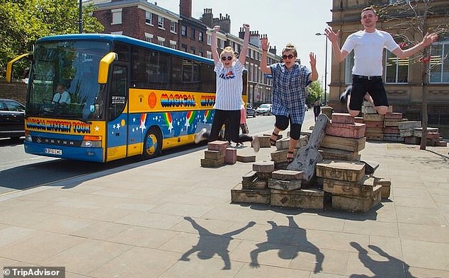 Автобусный тур Beatles Magical Mystery с осмотром достопримечательностей Ливерпуля, связанных со знаменитой группой, приносит домой бронзу в Великобритании.