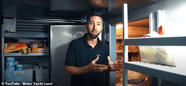После того, как все разгружено, Дин предлагает зрителям экскурсию по кухне и холодильной кладовой.