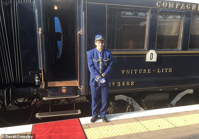 На свое 60-летие Дэвид сел на поезд Eurostar до Парижа, а затем пересел на Orient Express (выше) до Венеции.