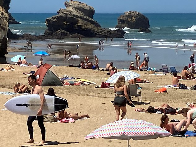 В Биаррице есть 20 школ серфинга, где вы можете учиться у ¿les tontons surfeurs¿, поэтому неудивительно, что самые дешевые предложения — это хостелы, ориентированные на серферов.