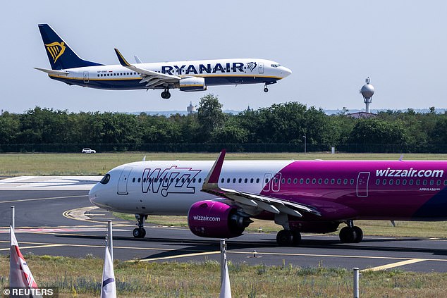 Бюджетные авиакомпании, такие как Wizz Air, часто размещают на своих сайтах ссылки на отели со скидками.