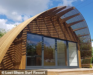 Lost Shore Surf Resort будет включать роскошные домики и капсулы премиум-класса. На фото — запланированный окончательный дизайн капсулы премиум-класса «Wave», в которой могут разместиться до шести человек