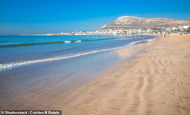 Гости отеля Sofitel Agadir Thalassa Sea & Spa могут посещать пляж Агадира (выше) на атлантическом побережье Африки.