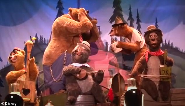 Переименованная в «Country Bear Musical Jamboree», аниматронная команда поющих медведей возвращается в среду без любимого персонажа.