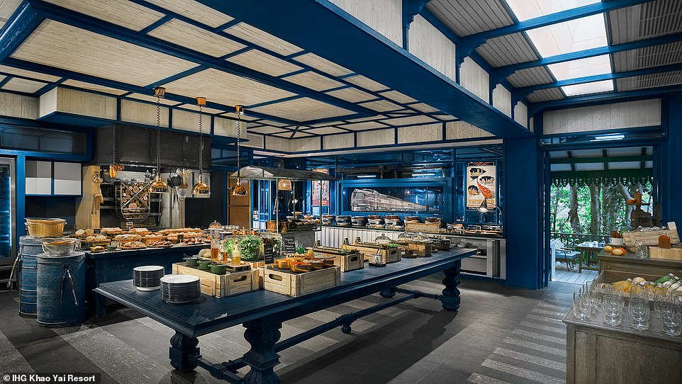 Утром завтрак подается в ресторане Somying's Kitchen, см. выше.