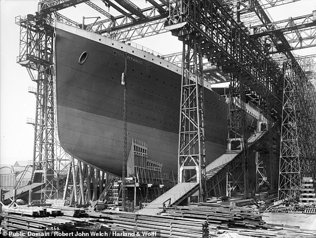 Построенный судостроительной компанией Harland and Wolff из Белфаста в период с 1909 по 1912 год, RMS Titanic был крупнейшим судном своего времени.