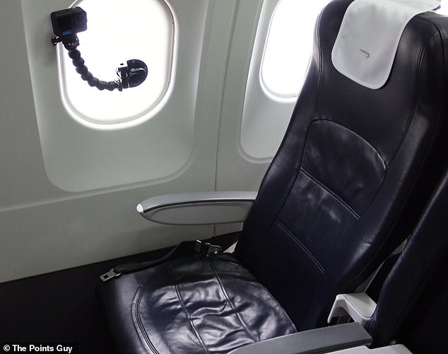 Мэтти Ли летел на самолете BA Airbus A319, заплатив 486 фунтов стерлингов (629,23 доллара США) за место в бизнес-классе из лондонского аэропорта Хитроу в парижский аэропорт Шарля де Голля.