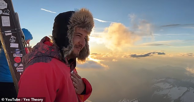 Утром команду встречает один из самых «сумасшедших» восходов солнца, которые они когда-либо видели.