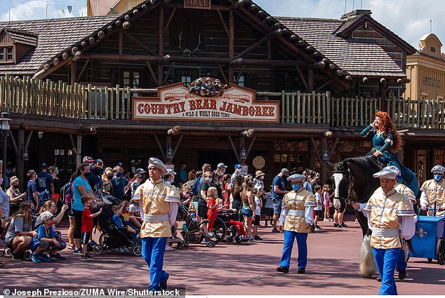 Фестиваль Country Bear Jamboree (на фото) — заведение Magic Kingdom с 1971 года — закрыто в январе на реконструкцию.