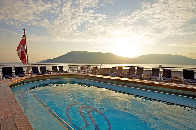 Сара путешествует на SeaDream 1 (на фото), мегаяхте, вмещающей до 112 гостей.