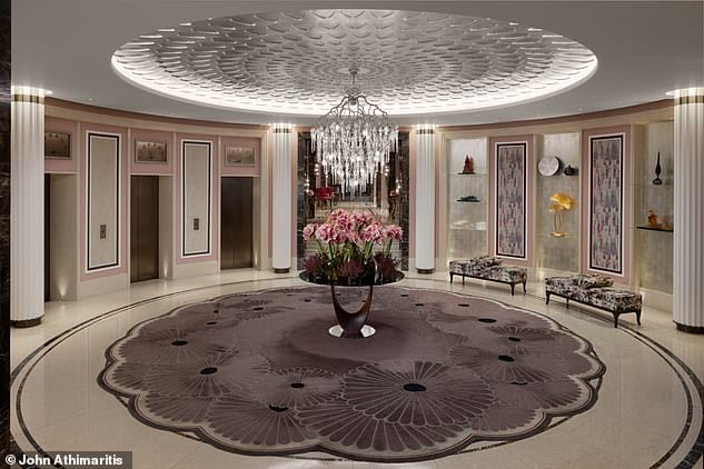 Carlton Reid зарегистрировался в The Biltmore Mayfair, роскошном пятизвездочном отеле, названном в честь престижного района Лондона, в котором он расположен.