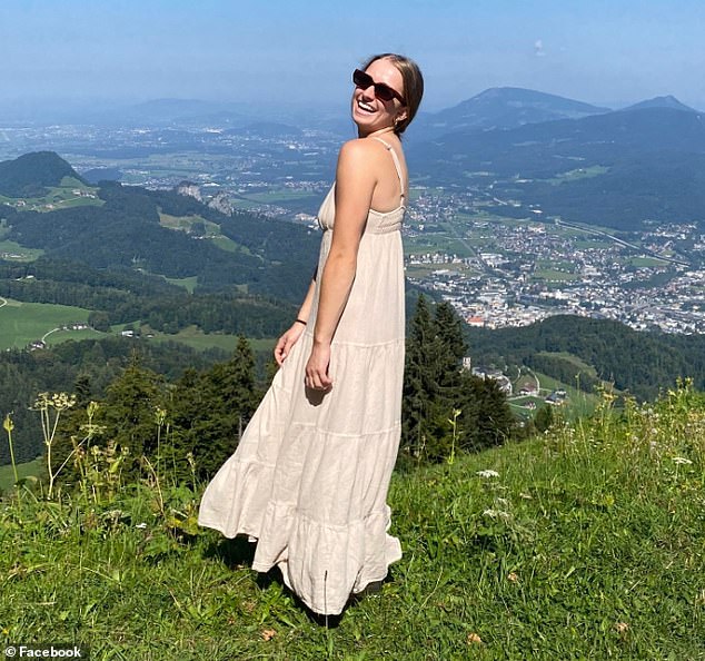 Свадебный фотограф сказала, что в ее сумке также было фотооборудование.