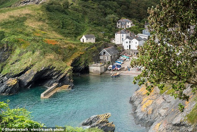 Портлоу (выше) считается «жемчужиной полуострова Роузленд» по версии Cornwall Guide.