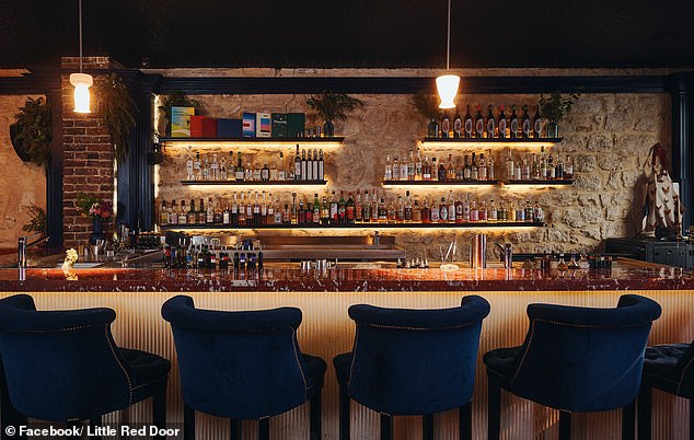 С момента открытия в 2012 году Little Red Door 10 раз появлялся в списке The World's 50 Best Bars. На фото выше показан интерьер бара