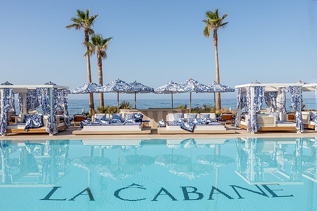 Клуб La Cabane примыкает к Los Monteros Spa and Golf Resort за пределами Марбельи.