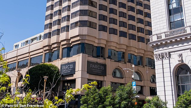 По данным рейтингового агентства Kroll Bond Rating Agency, два крупнейших отеля города, Hilton Parc 55 (на фото) и Hilton San Francisco Union Square, потеряли в общей сложности 1 миллиард долларов.