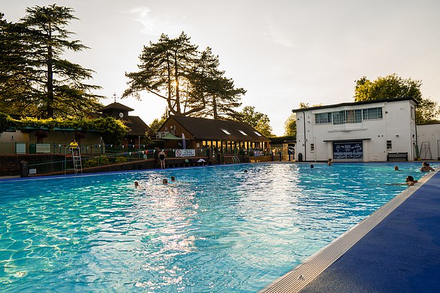 Павильон в стиле ар-деко в спа-центре Droitwich Spa Lido в Вустершире знавал и лучшие дни