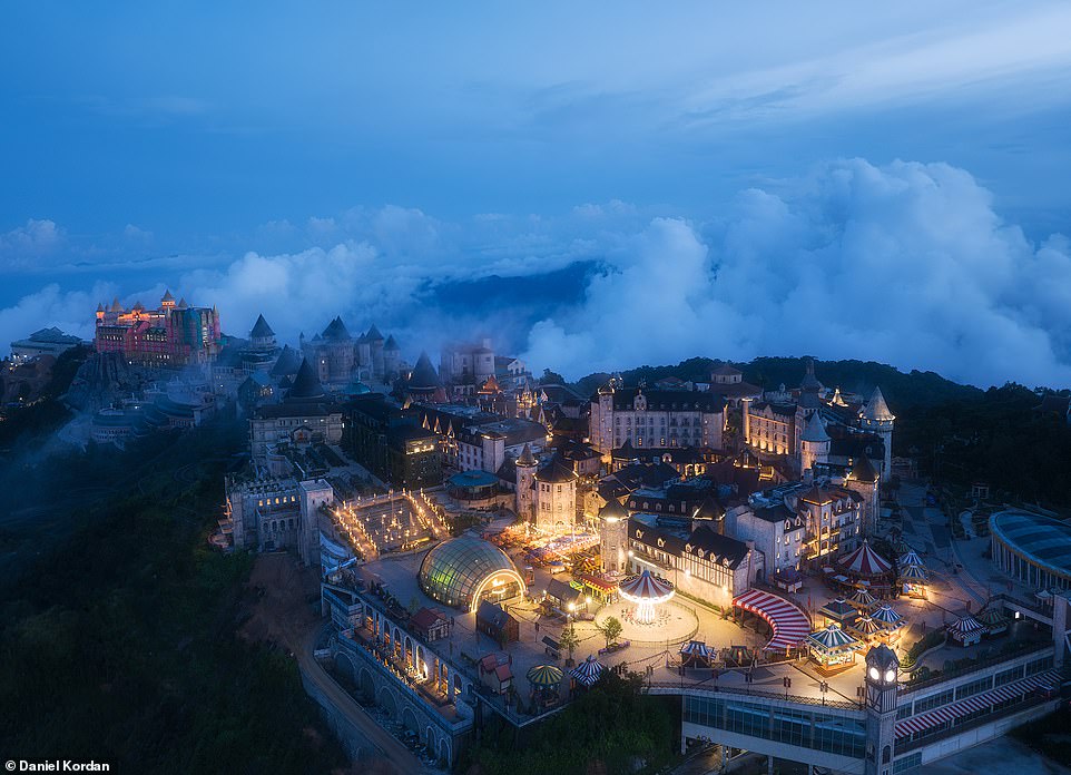 Дэниел в основном использует дроны с высоким разрешением, такие как DJI Mavic 3 Pro, которые «обеспечивают превосходное качество изображения, стабильность и контроль» и «необходимы для съемки подробных и динамичных аэроснимков». Он добавляет: «Я также использую различные объективы и фильтры, чтобы адаптироваться к различным условиям освещения и перспективам». Здесь гора Ба Ден изображена среди облаков