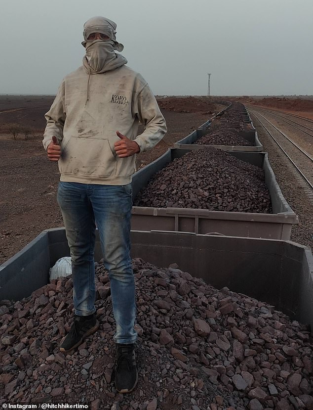 Одним из любимых мест, которые посетил Тимо, была Мавритания на северо-западе Африки, где он путешествовал попутным поездом, перевозившим железную руду (на фото).