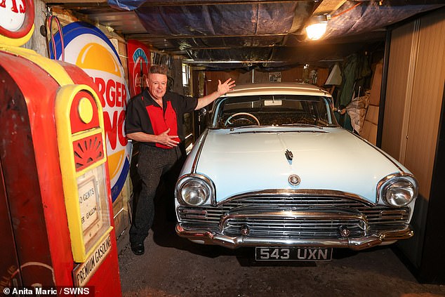 У Билла есть две классические машины, включая Vauxhall Velox конца 50-х годов.