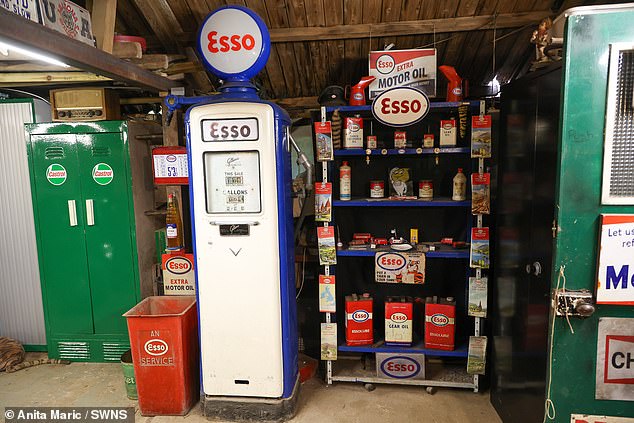 У него большая коллекция бутылок с моторным маслом Esso и насос.