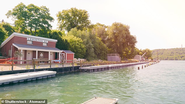 Марк рекомендует посетить Льюистон (на фото) — «великолепную прибрежную деревню с обшитыми досками домами, антикварными магазинами и гастропабами».