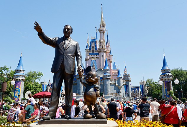 Поклонники Disney World были возмущены после того, как тематический парк объявил о закрытии популярного аттракциона, чтобы освободить место для нового парка развлечений «Тачки».