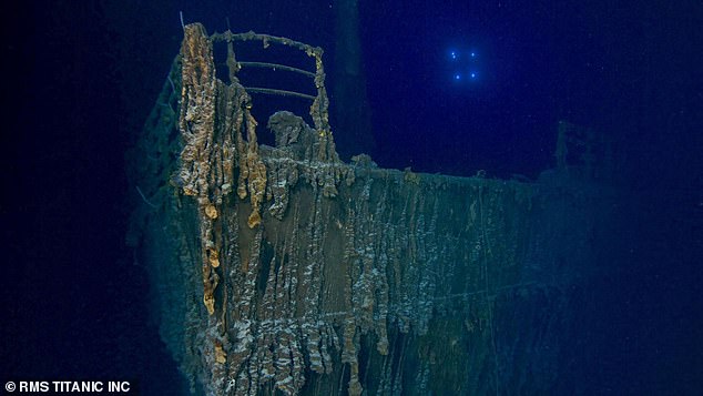 Экспедиция, проведенная RMS Titanic Inc, обнаружила, что 4,5-метровая (15-футовая) секция передних перил обрушилась.