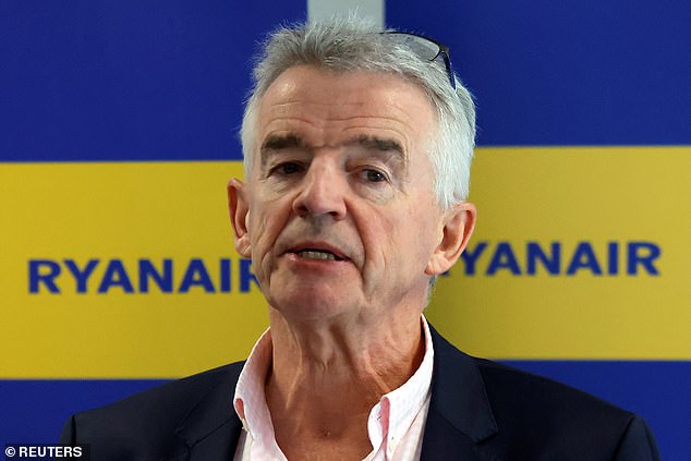Руководитель Ryanair Майкл О'Лири заявил, что он был бы «рад» ввести ограничение на количество выпитых напитков на рейсах своей компании.