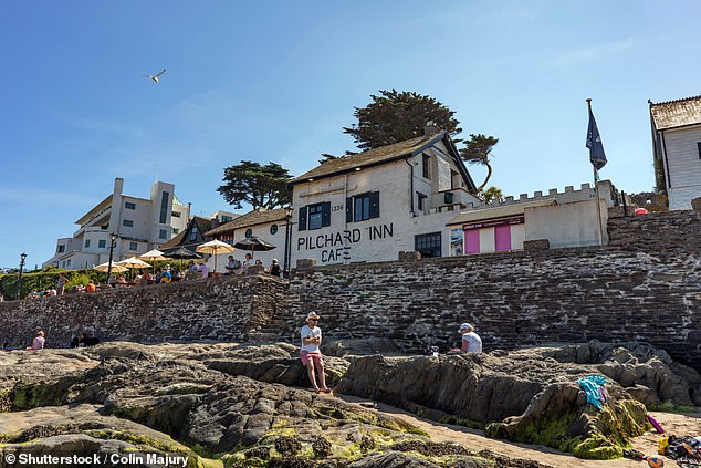 До гостиницы Pilchard Inn (на фото) можно добраться только через потрясающий приливный пляж Бигбери Томболо.